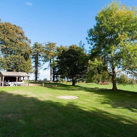 Firs Sleeps 15 Stunning Country House With Hot Tub Sudbourne Exterior foto