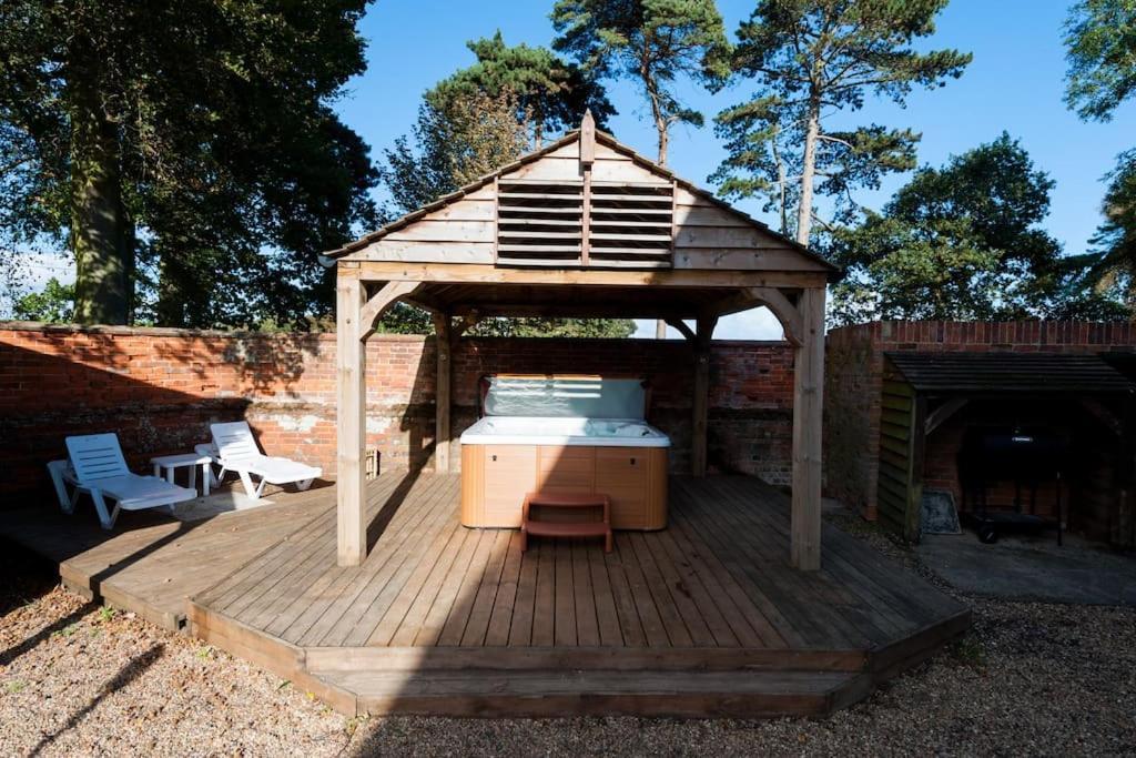 Firs Sleeps 15 Stunning Country House With Hot Tub Sudbourne Exterior foto